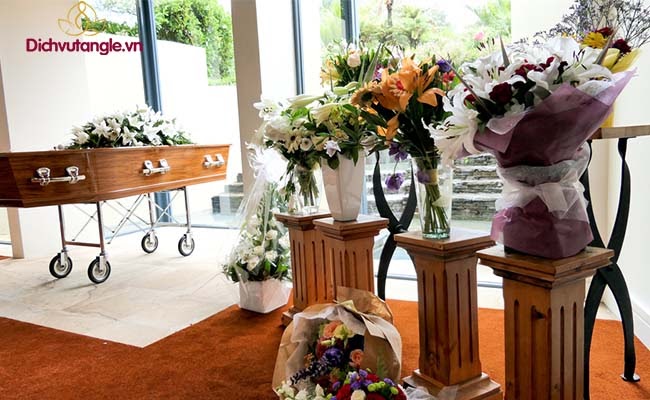 Đặt vòng hoa tại nhà tang lễ Đống Đa Hà Nội