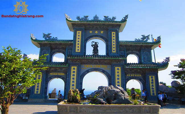 Cổng chào chùa Linh Ứng Đà Nẵng