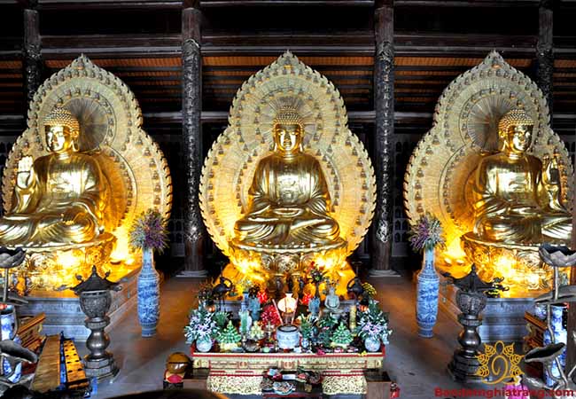 Vị trí tượng Phật trên bàn thờ Tam Bảo